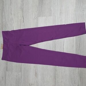 NWT Nike Kids Training Leggings. Tight Fit. High Rise. Full Length. Size Large